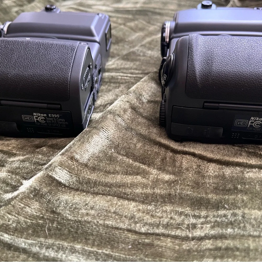 Nikon E995 Cameras in Classic Black